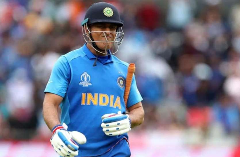 ms_dhoni-3.jpg धोनी और रैना ने 15 अगस्त को लिया था संन्यास, जानिए कैप्टन कूल के 5 खास लम्हे