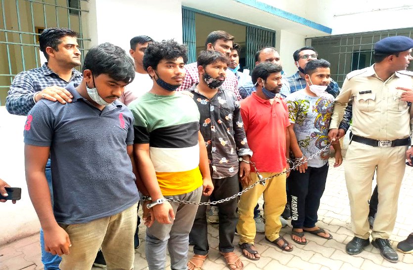 ज्वेलरी दुकानों में नौकरी के बहाने सोना चुराने वाले इंटर स्टेट गैंग का पर्दाफाश, गुजरात से पांच आरोपियों को गिरफ्तार कर लाई दुर्ग पुलिस