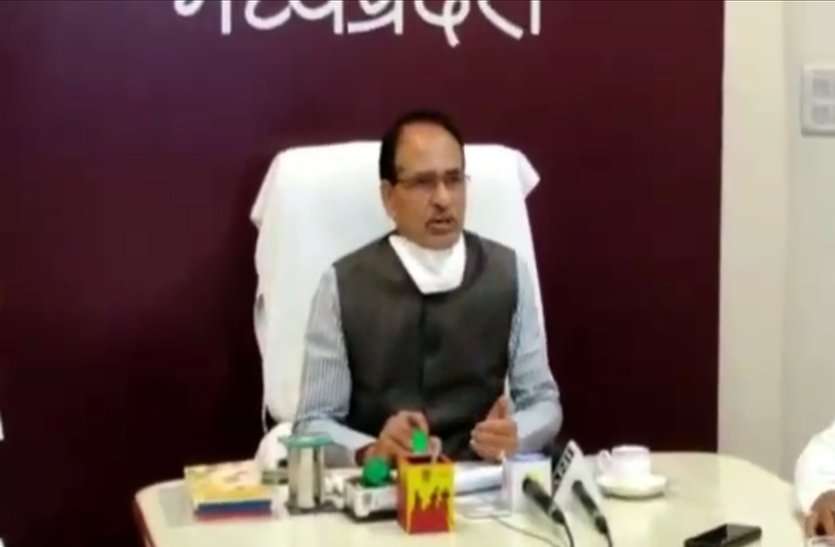 shivraj_1.jpg योजनाओं पर भारी लालफीताशाही, पेचीदगियों ने रोकी राह