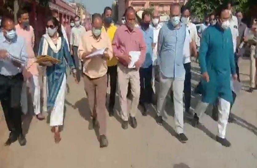 विधायक ने चलाई गाड़ी, एलएसजी सचिव को दिखाई स्मार्ट सिटी की हकीकत