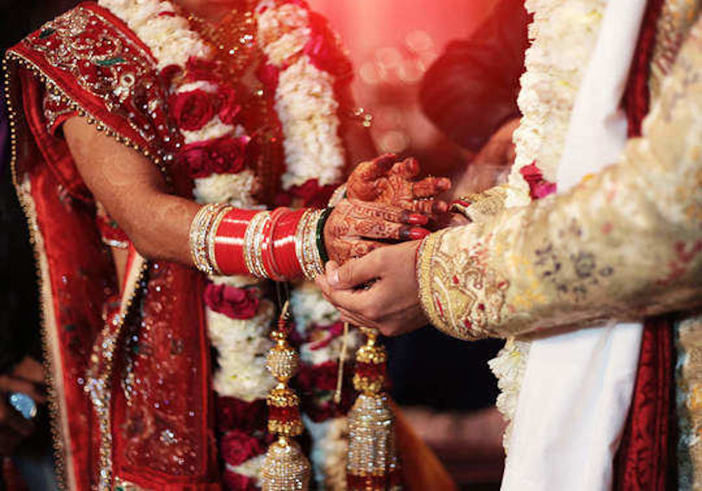 Quick Read: कोविड काल में अनाथ हुई लड़कियों की शादी कराएगी यूपी सरकार