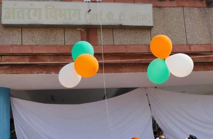 अस्पताल में स्वतंत्रता दिवस सेलिब्रेशन अस्पताल में स्वतंत्रता दिवस सेलिब्रेशन