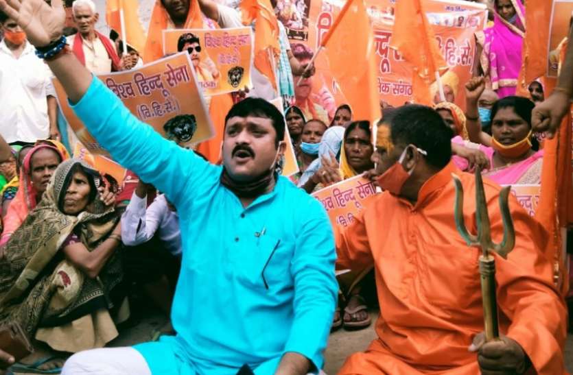 vishwa hindu sena workers protest वाराणसी में हिंदू सेना के कार्यकर्ता गिरफ्तार, मां श्रृंगार गौरी के दर्शन की जिद पर अड़े थे, जानिये क्या है पूरा मामला