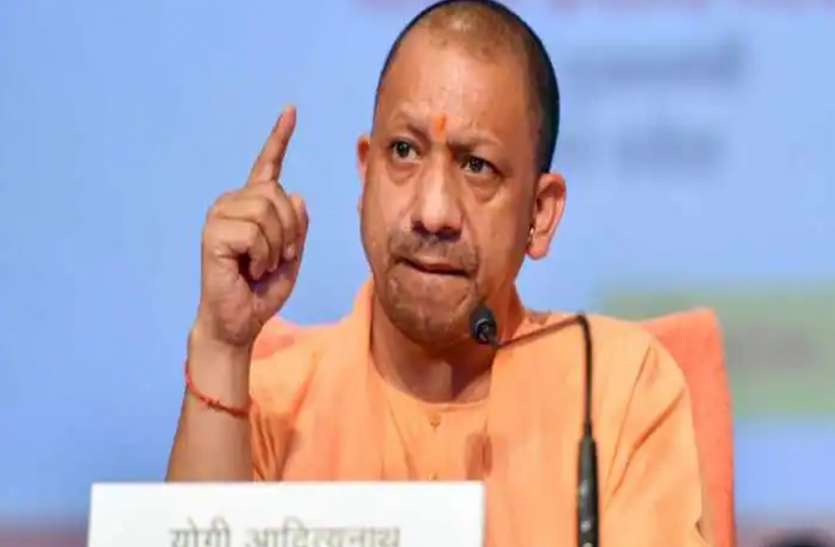 cm yogi यूपी के विज्ञापन में लगी कोलकाता के मां फ्लाईओवर की फोटो, विपक्षियों ने सीएम योगी को घेरा, छिड़ा ट्वीट वार
