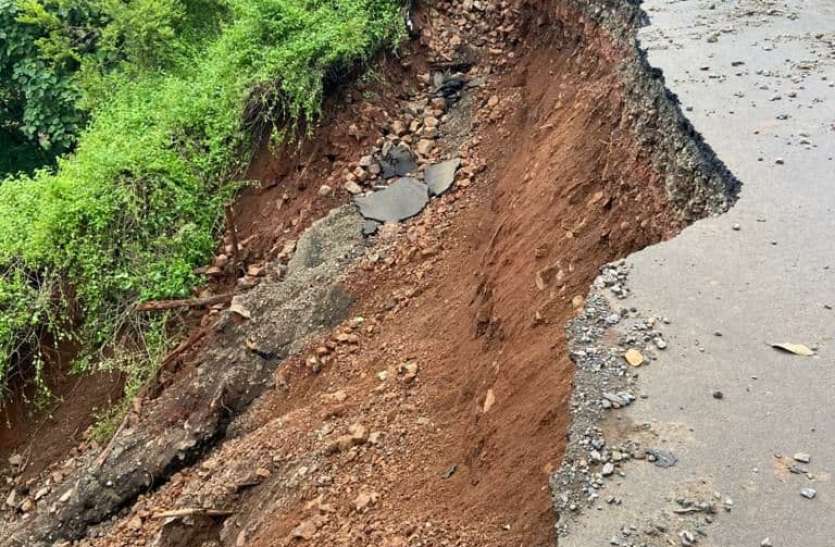 किररघाट मार्ग पर बाइकों की आवाजाही पर रोक, तैनात वनकर्मी हटाए गए