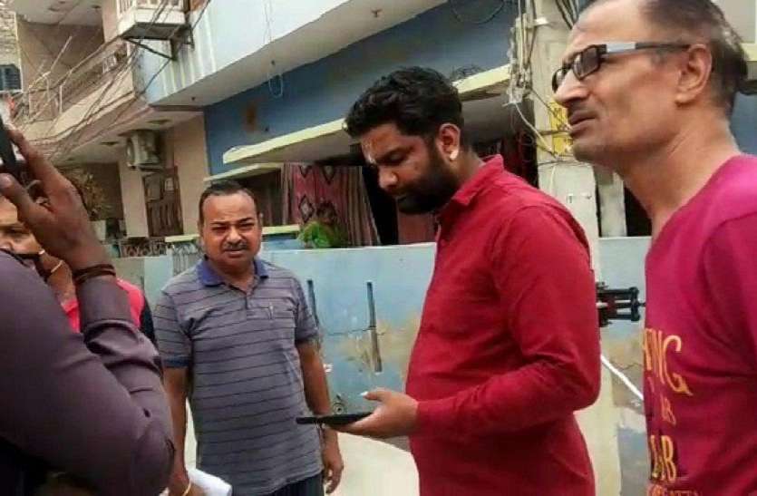 पेयजल कनैक्शन के एवज में चौथ वसूली, हंगामे से रोका काम पेयजल कनैक्शन के एवज में चौथ वसूली, हंगामे से रोका काम