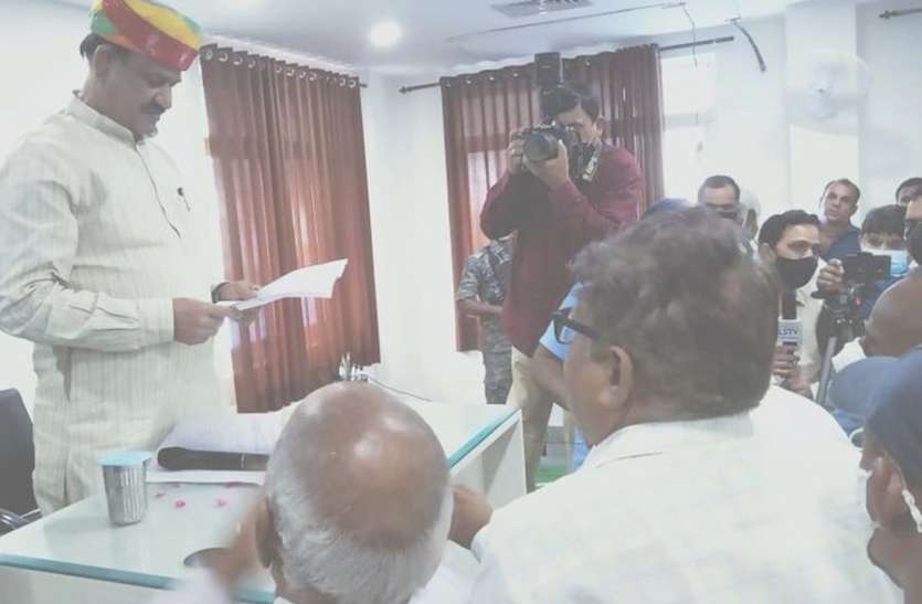 लोकसभा अध्यक्ष से मिले किसान डोडा चूरा निस्तारण व अफीम नीति में सुधार की मांग