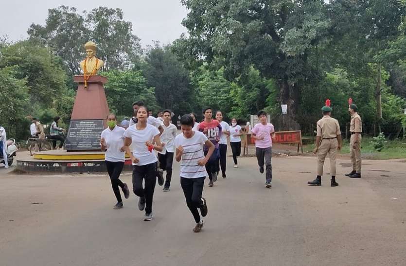 फिट इंडिया स्वतंत्रता की दौड़ का हुआ आयोजन फिट इंडिया स्वतंत्रता की दौड़ का हुआ आयोजन