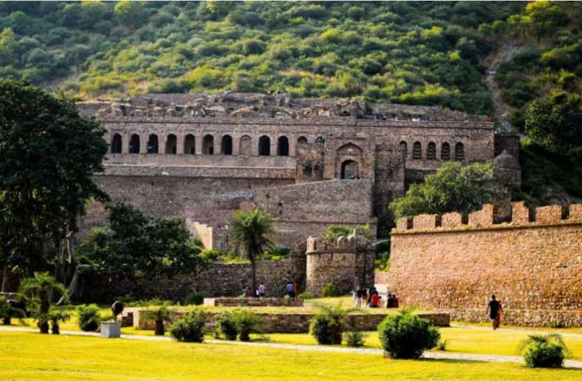 Bhangarh Fort Most haunted places: जानिए इन खतरनाक जगहों के पीछे का रहस्य