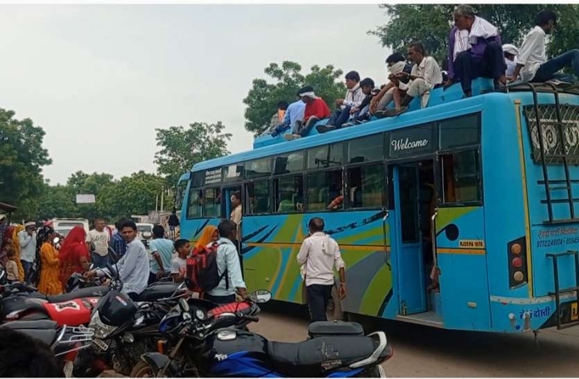 रक्षाबंधन का त्योहार, रोडवेज बसों में रही भीड़ रक्षाबंधन का त्योहार, रोडवेज बसों में रही भीड़