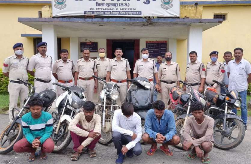 Bike thieves gang arrested in Bishrampur बाइक पर घूम रहे थे युवक, पुलिस ने दबोचा तो हुआ बड़े बाइक चोर गिरोह का पर्दाफाश