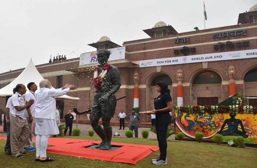 major dhyan chand khel ratna award RTI में पूछा गया खेल रत्न का नाम बदलने को कितने पत्र मिले, PMO ने कहा - 'ये सूचना नहीं'