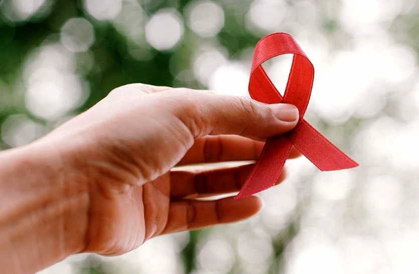 News मानवता शर्मसार : 14 साल के AIDS पीड़ित बच्चे को घरवालों ने निकाला, दर-दर भटकने को मजबूर हुआ मासूम