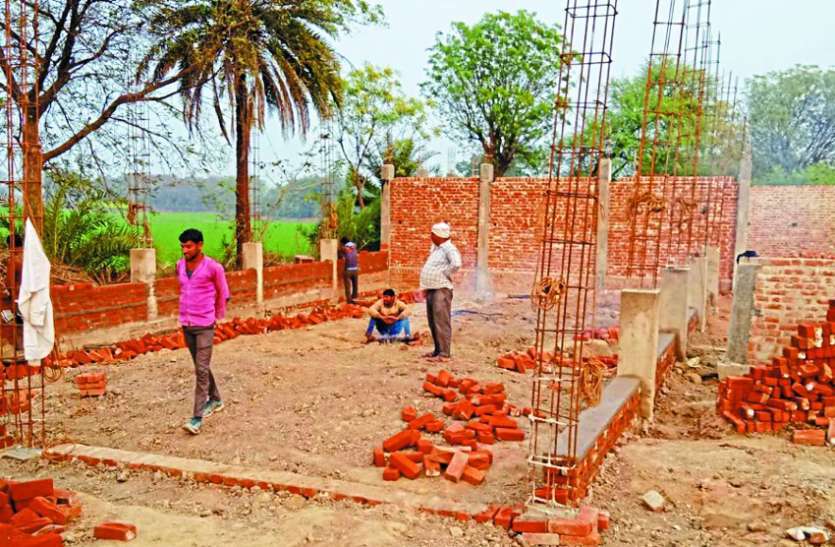 लौटी गहलोत सरकार तो 10 हजार गरीबों को घर का रास्ता साफ ! लौटी गहलोत सरकार तो 10 हजार गरीबों को घर का रास्ता साफ !