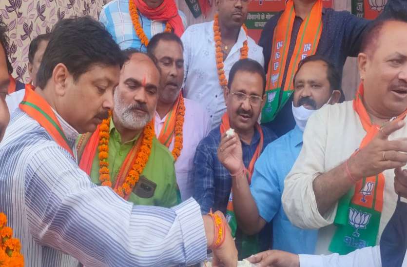 BJP Ambikapur सरकार के इस आश्वासन के बाद भाजपाइयों ने खत्म की 5 दिन की भूख हड़ताल, किसानों की ये बाध्यता खत्म