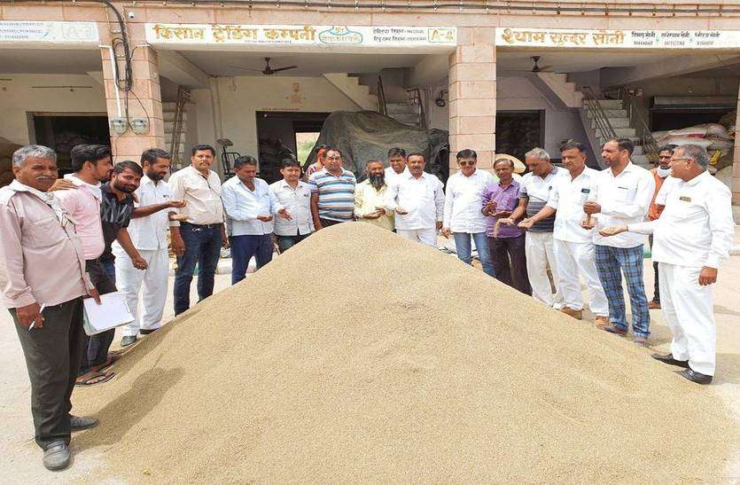 कोरोना काल के बाद बढ़ी ओसियां कृषि मंडी में रौनक कोरोना काल के बाद बढ़ी ओसियां कृषि मंडी में रौनक