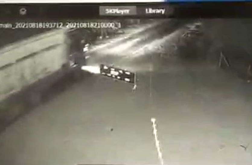 Action or Khanapurti, vehicles leaving at night कार्रवाई या खानापूर्ति, रात में निकलते रहे वाहन