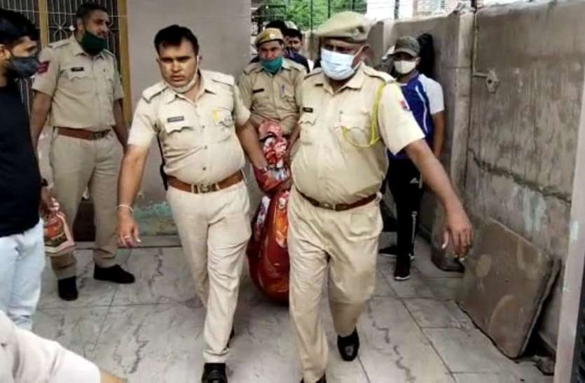 बेटी से बलात्कार के आरोपी ने पत्नी को गोली मारकर की हत्या बेटी से बलात्कार के आरोपी ने पत्नी को गोली मारकर की हत्या