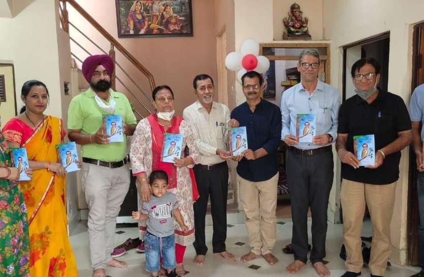 भ्रष्टाचार के माहौल में व्यंग्यकार की कलम छलनी का काम करती है भ्रष्टाचार के माहौल में व्यंग्यकार की कलम छलनी का काम करती है