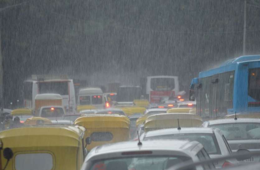 rain5.jpg राज्य में किसानों को बरसात का इंतजार