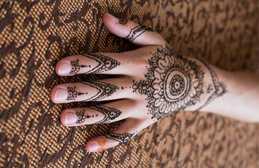 Mehandi design for Rakshabandhan : रक्षाबंधन के लिए ऐसे सजाएं हाथों में  मेंहदी -