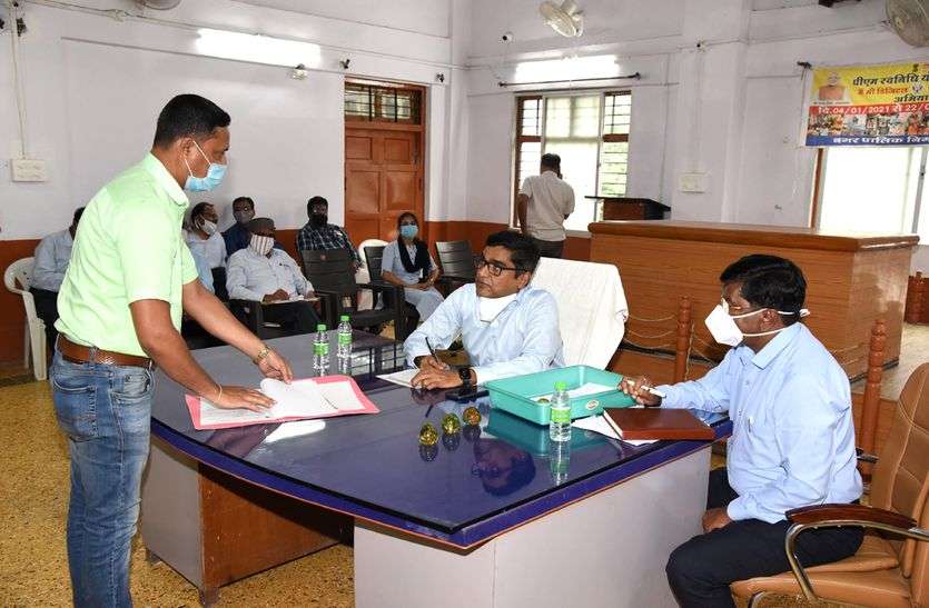 ratlam Ratlam में कलेक्टर ने की जनशिकायत निवारण की शुरुआत