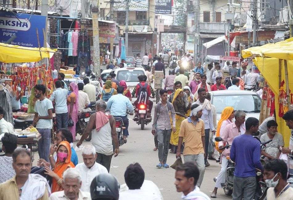 रक्षाबंधन 22 को, एक दिन पहले बाजारों में उमड़ी भीड़