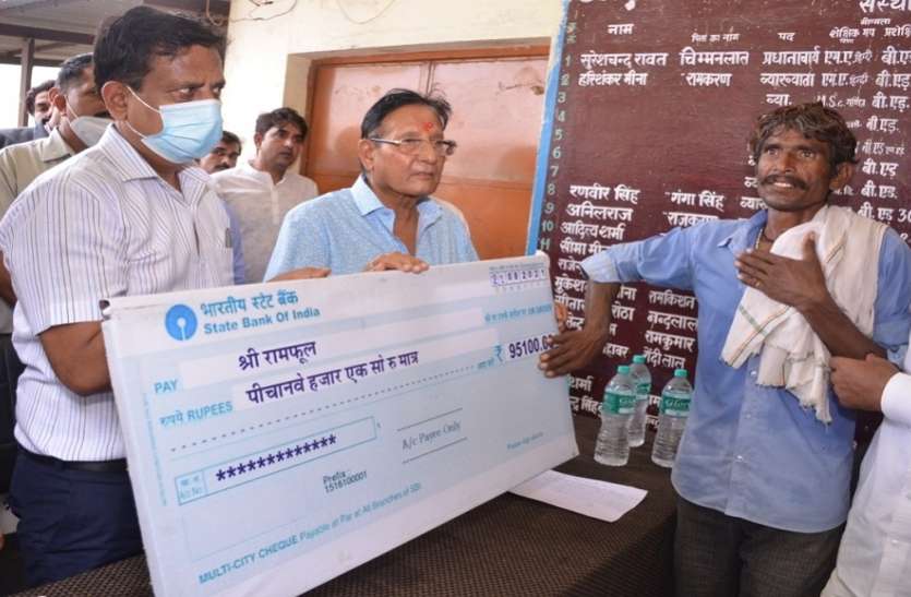 sanmanpura.jpg यूडीएच मंत्री ने देखे बाढ़ प्रभावित गांव