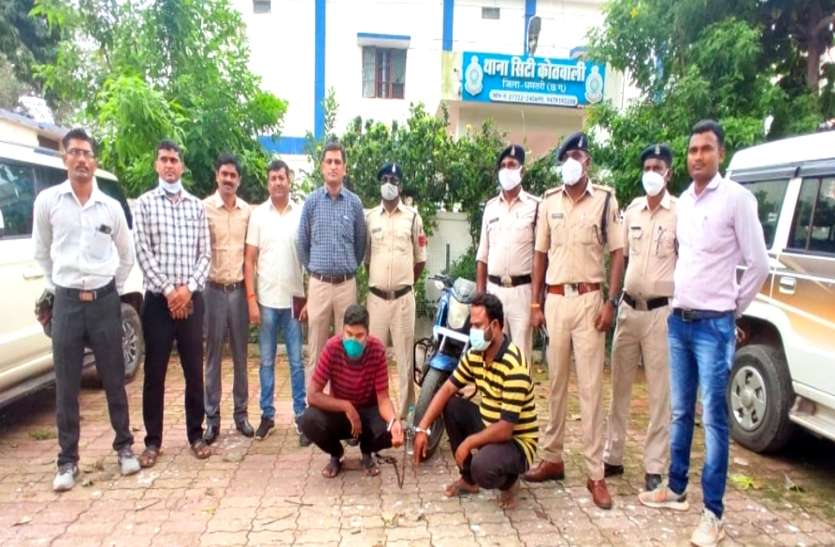तंत्र-मंत्र से रकम चौगुना करने का झांसा देकर 10 लाख रुपए की ठगी, काले कपड़े में रुपए बांधकर फरार हो गए आरोपी तंत्र-मंत्र से रकम चौगुना करने का झांसा देकर 10 लाख रुपए की ठगी, काले कपड़े में रुपए बांधकर फरार हो गए आरोपी