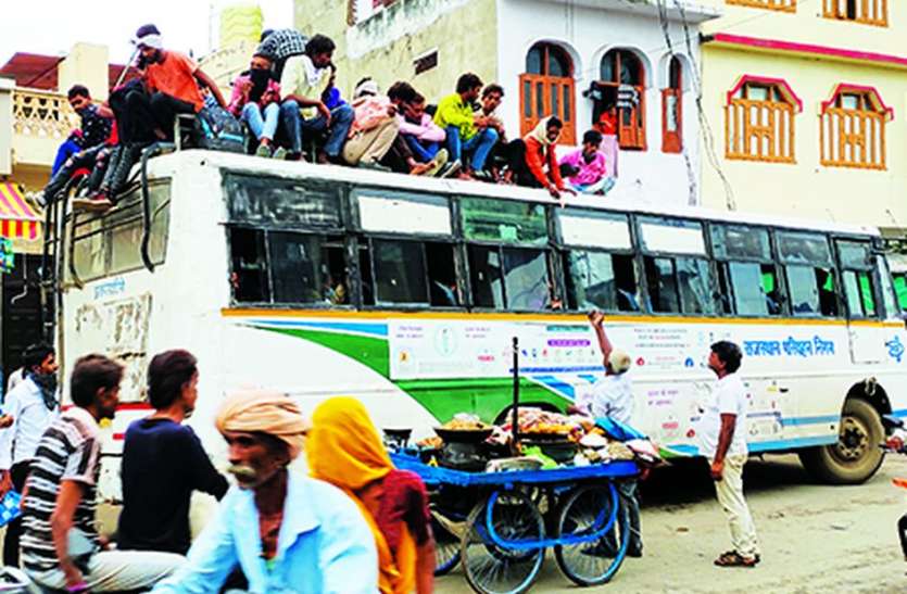 people forgot corona, then overloaded buses कोरोना को भूले लोग, फिर ओवरलोड हुर्इं बसें