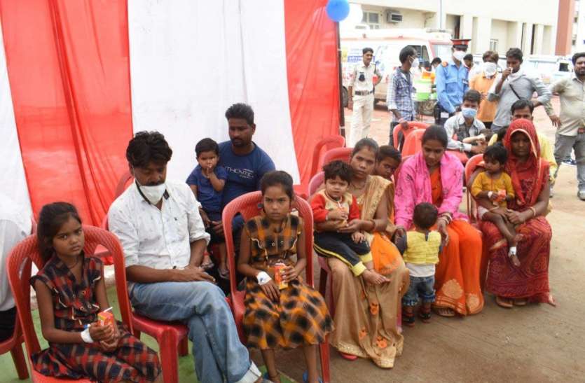 हद हो गई....कन्या पूजन के लिए अस्पताल में भर्ती कन्याओं को बुला लिया हद हो गई....कन्या पूजन के लिए अस्पताल में भर्ती कन्याओं को बुला लिया