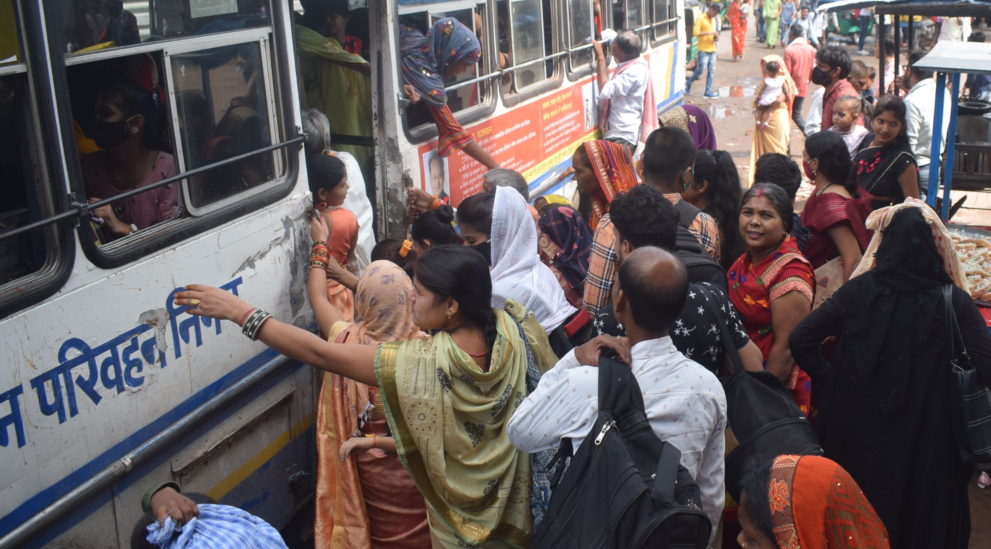  Crowd of women gathered for free journey on Rakshabandhan
