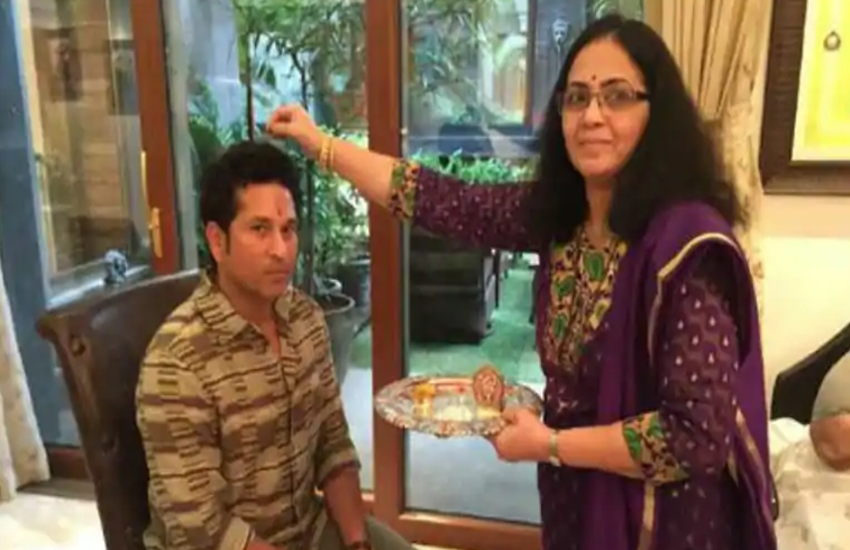 sachin_with_sister.png