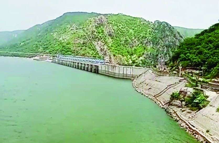 त्रिवेणी: बनास-बेड़च नदी का पानी पहुंचता है बीसलपुर बांध में त्रिवेणी: बनास-बेड़च नदी का पानी पहुंचता है बीसलपुर बांध में