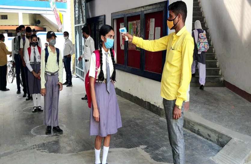 up_top_news.jpg UP Top News : यूपी में आज से खुल गये छठी से 8वीं तक के स्कूल, मथुरा के एक गांव में जानलेवा बुखार से 8 बच्चों की मौत