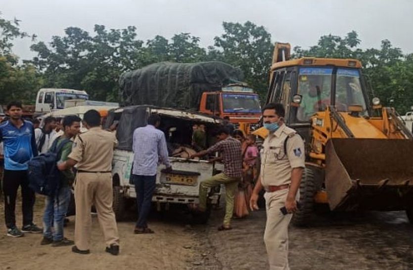 Jhabua road accident Thandla-Badnawar State Highway accident