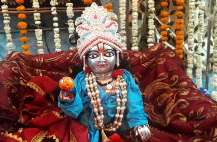 जन्माष्टमी की धूम जन्माष्टमी पर राजस्थान में क्यों है पुलिस का सख्त पहरा... लाखों भक्तों को कृष्ण जी के दर्शन नहीं करने दे रही पुलिस