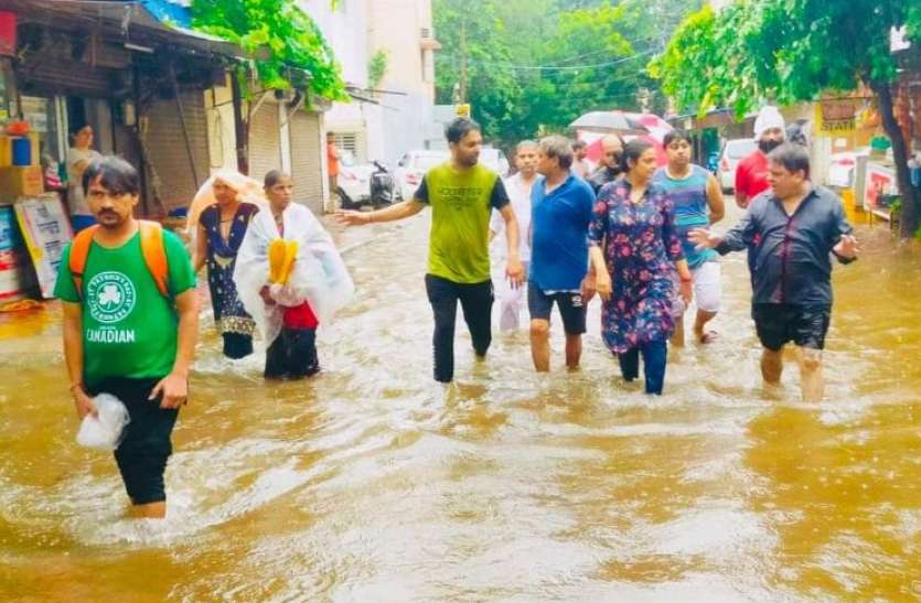 Delhi Municipal Corporation बारिश के बाद Delhi Municipal Corporation की खुली पोल, कांग्रेस-बीजेपी ने केजरीवाल पर साधा निशाना