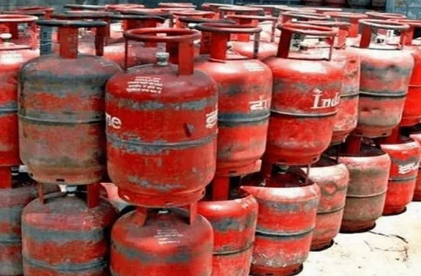 LPG cylinder LPG cylinder सब्सिडी को लेकर सरकार बना रही नई योजना, जानिए किसके खाते में आएंगे पैसे?