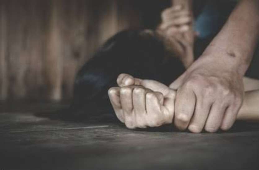 rape.jpg सतना में बलात्कार के बाद सामाजिक पंचायत, पीडि़त परिवार पर समझौते का दबाव