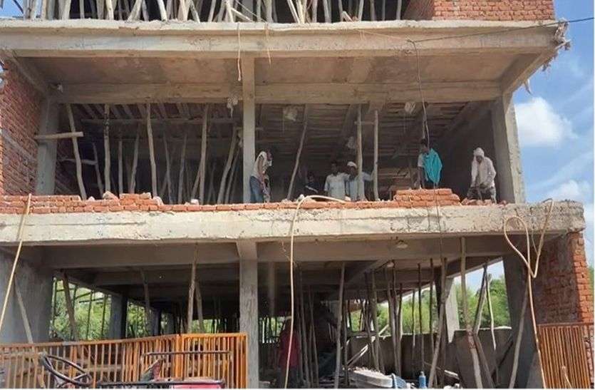 मुहाना रोड पर 4 मंजिला व्यावसायिक बिल्डिंग का अवैध निर्माण ध्वस्त मुहाना रोड पर 4 मंजिला व्यावसायिक बिल्डिंग का अवैध निर्माण ध्वस्त