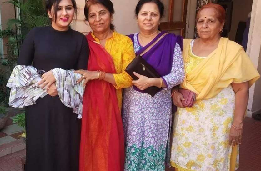 ऐसे शिक्षक जो पीढ़ी दर पीढ़ी से जगा रहे शिक्षा की अलख ऐसे शिक्षक जो पीढ़ी दर पीढ़ी से जगा रहे शिक्षा की अलख
