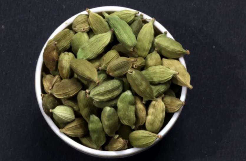 cardamom_elaichci_ke_fayde_in_hindi.jpg छोटी इलायची है असरदार, जानिए इसके फायदों के बारे में
