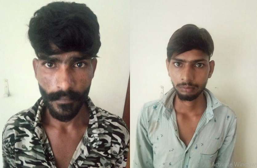 मोबाइल छीनने वाले दो बदमाश गिरफ्तार मोबाइल छीनने वाले दो बदमाश गिरफ्तार