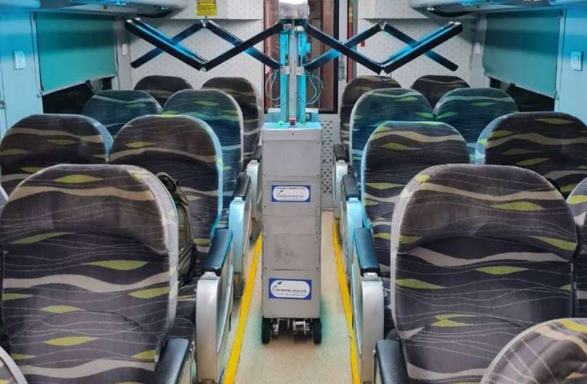 Indian Railways starts disinfection techniques Indian Railways: उत्तर रेलवे ने कोचों को कीटाणुरहीत करने के लिए UVC रोबोट तकनीक का किया इस्तेमाल