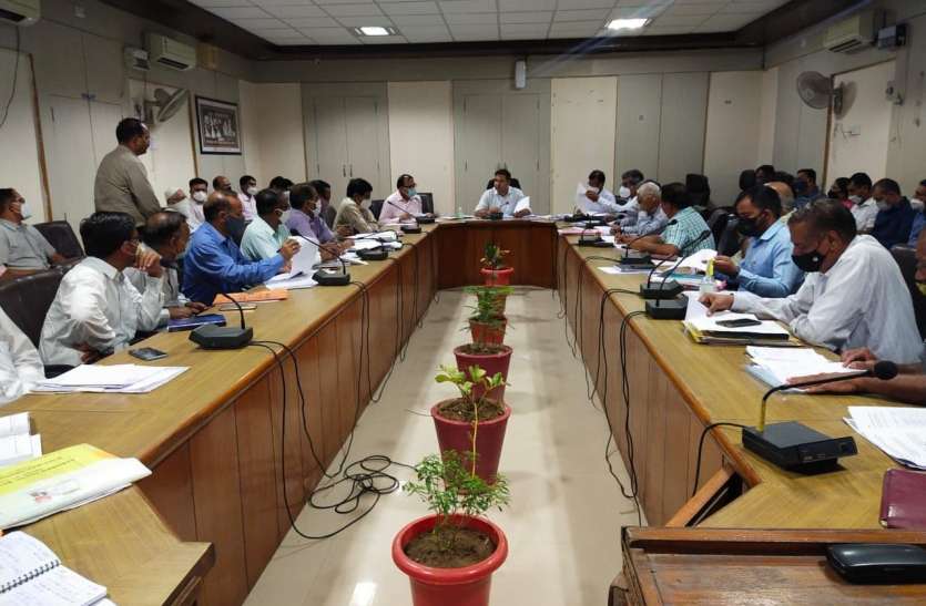 benefits of government scheme reach the needy - Collector तकनीकी पेंच ने रोकी मुफ्त राशन की राह