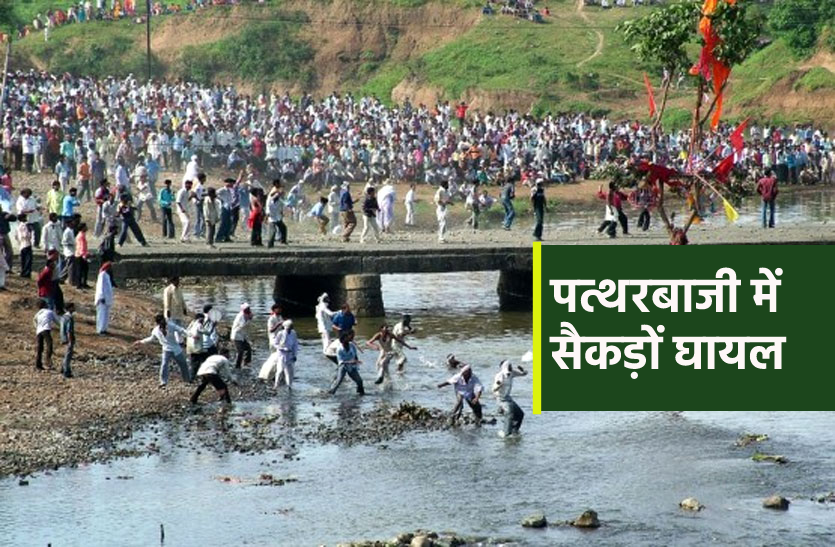 pandurna2.png बीच नदी में मिलने आए थे दो प्रेमी, हजारों लोगों ने कर दिया पथराव, सैकड़ों लोग घायल!