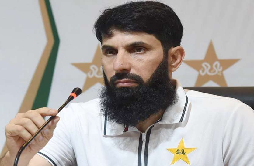 waqar-younis.jpg टी20 वर्ल्ड कप से पहले पाकिस्तानी टीम को बड़ा झटका, मिस्बाह और वकार ने दिया इस्तीफा