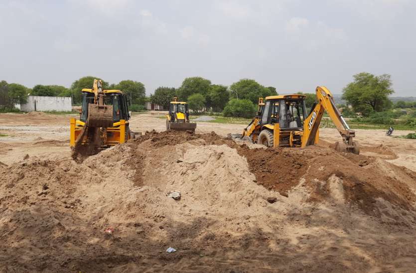 एक करोड़ का 4000 ट्रॉली रेत किया नष्ट एक करोड़ का 4000 ट्रॉली रेत किया नष्ट