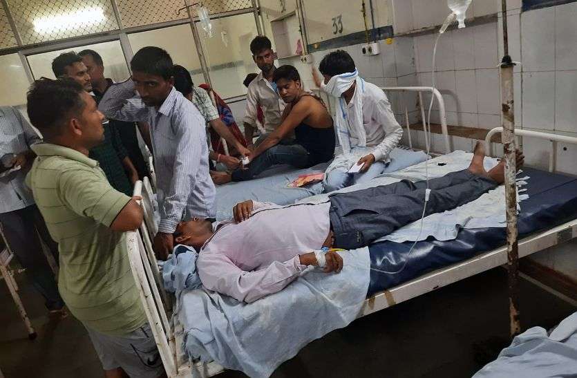 Touching the flag with electric high-tension wires ran the current, one died, five were scorched विद्युत हाईटेंशन तारों से झंडा छूने से दौड़ा करंट, एक की मौत, पांच झुलसे